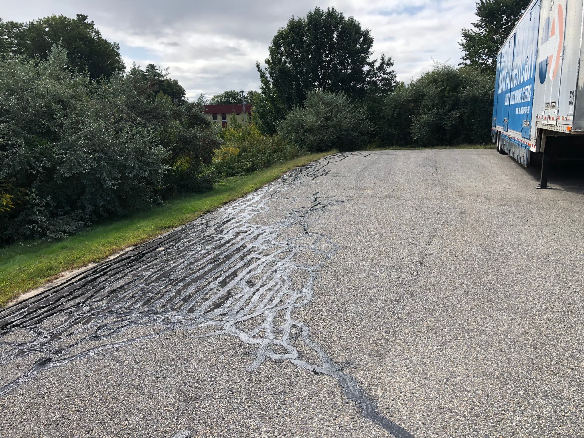 Network of cracks filled with hot-rubber, sealing against water infiltration